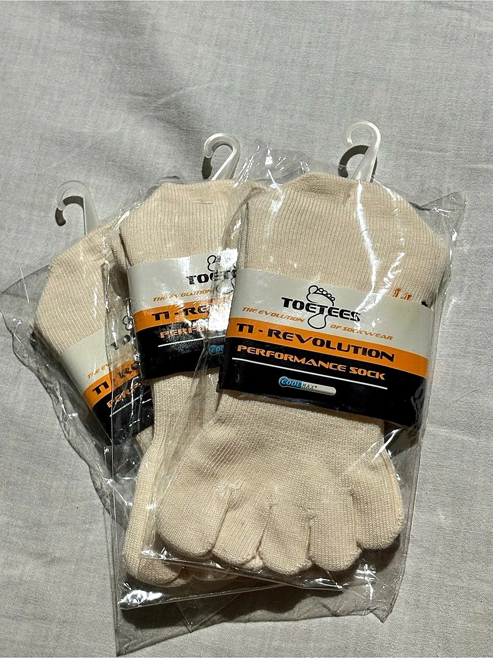 TOETEES T1-Revolution Performance Socks Cream NWT. 3 pairs, still in packaging.